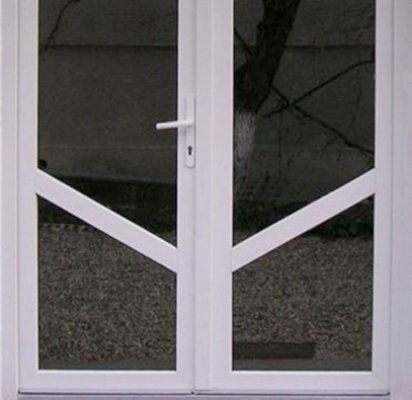 Un minor de 16 ani, hoţ de uşi în Valu